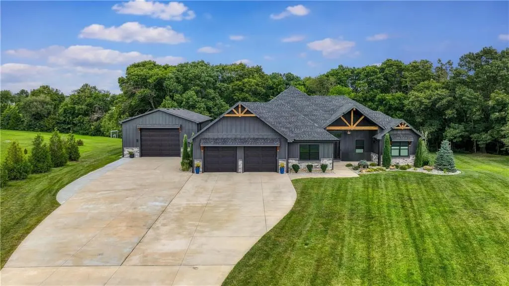 15562 Lexi LN, Bonner Springs, KS 66012