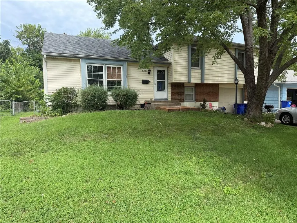 8200 E 133rd TER, Grandview, MO 64030