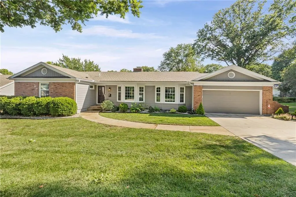 5521 W 84TH ST, Overland Park, KS 66207