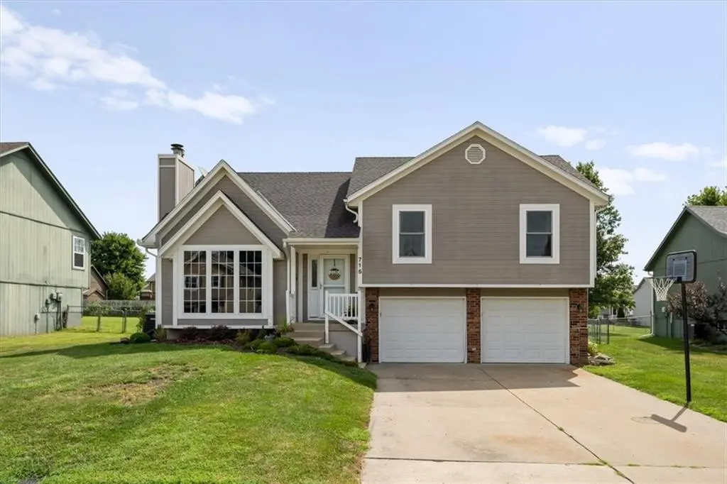 715 Shiloh DR, Raymore, MO 64083