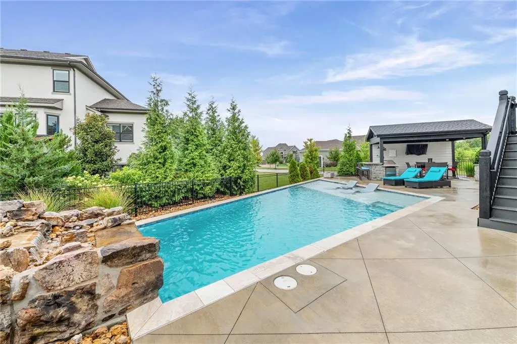 12300 W 169th ST, Overland Park, KS 66221
