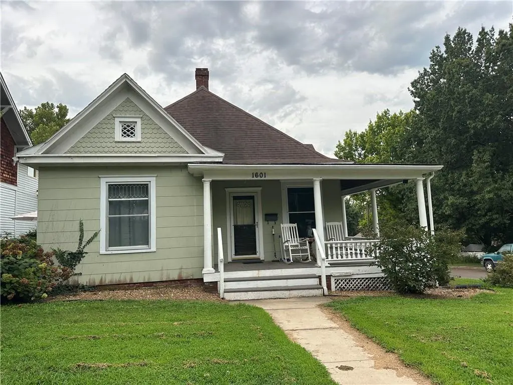 1601 Bloom ST, Lexington, MO 64067