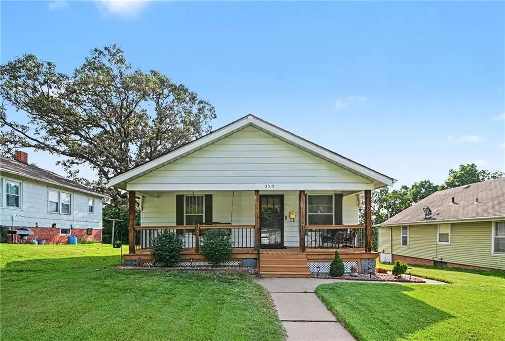 2515 N 4th ST, St Joseph, MO 64505