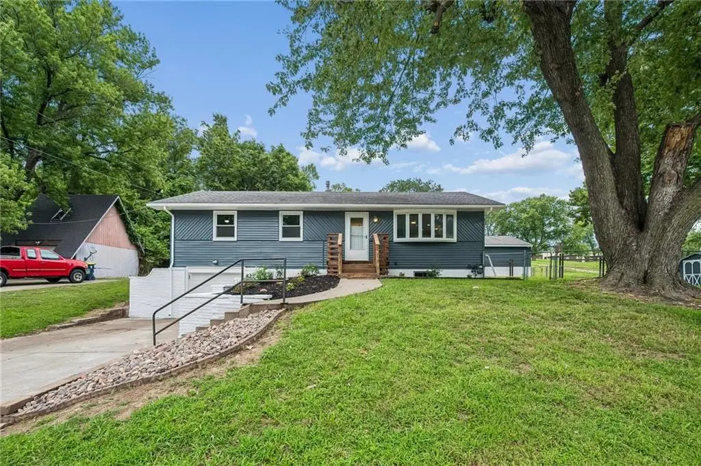 3741 N Brighton AVE, Kansas City, MO 64117
