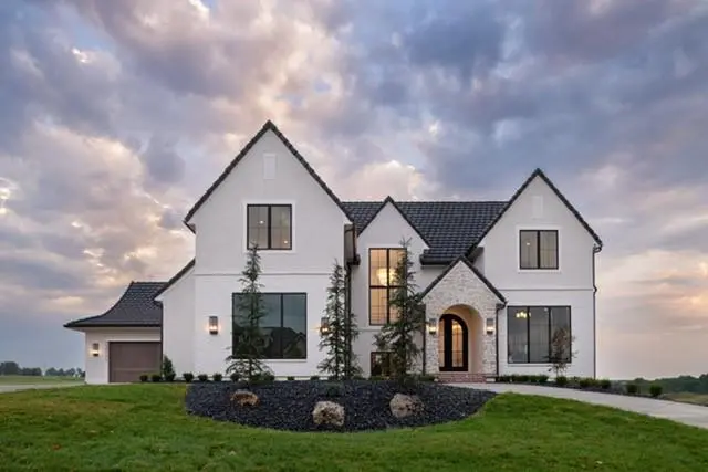 12111 W 173rd TER, Overland Park, KS 66221