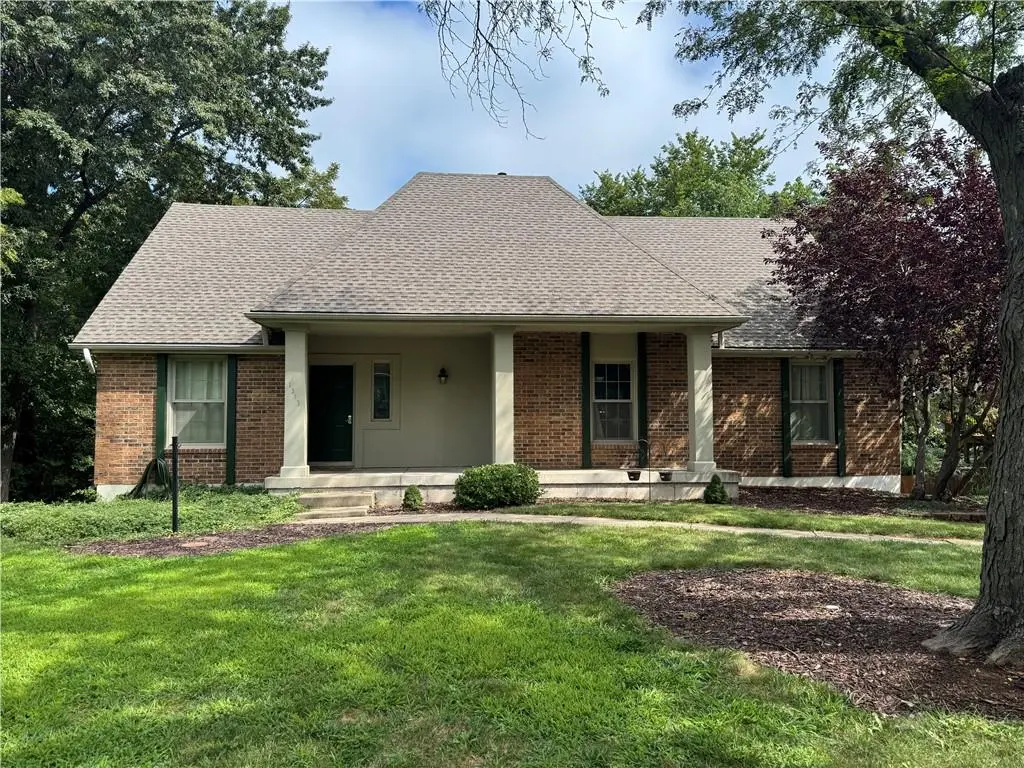 1313 NW Porter DR, Blue Springs, MO 64015