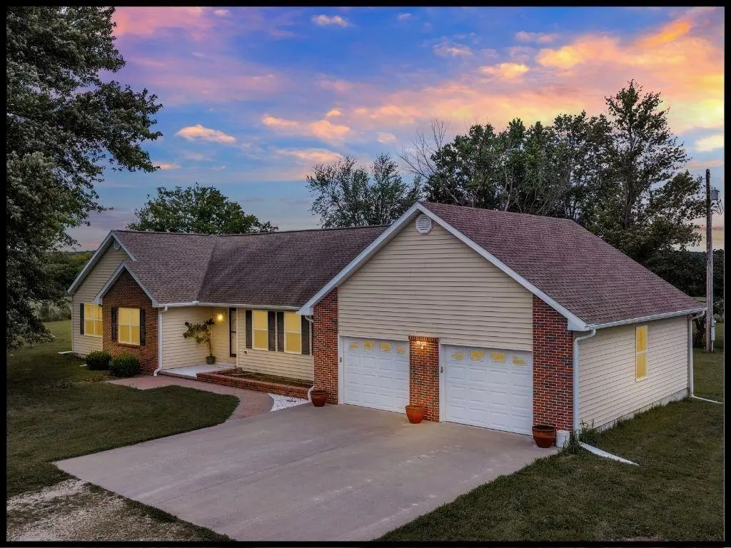 560 NE 115 RD, Knob Noster, MO 64093