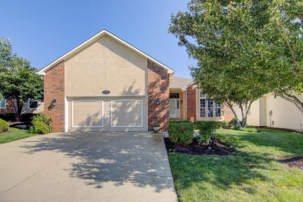 21946 W 119th TER, Olathe, KS 66061