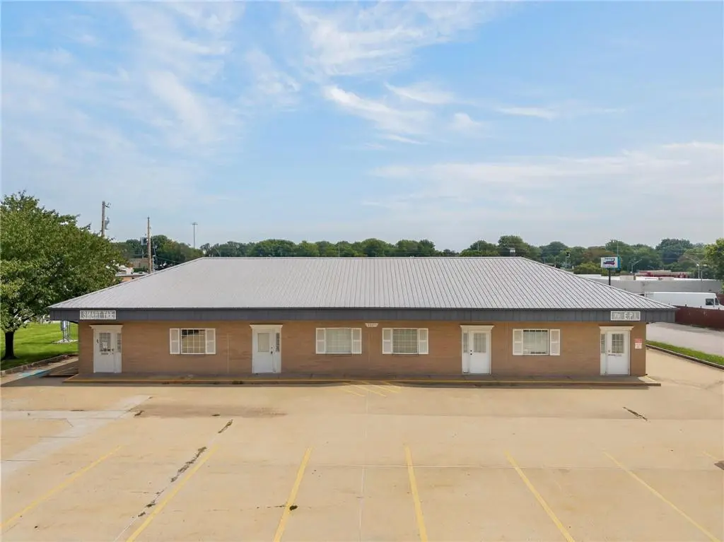 2601 S Hub DR, Independence, MO 64055
