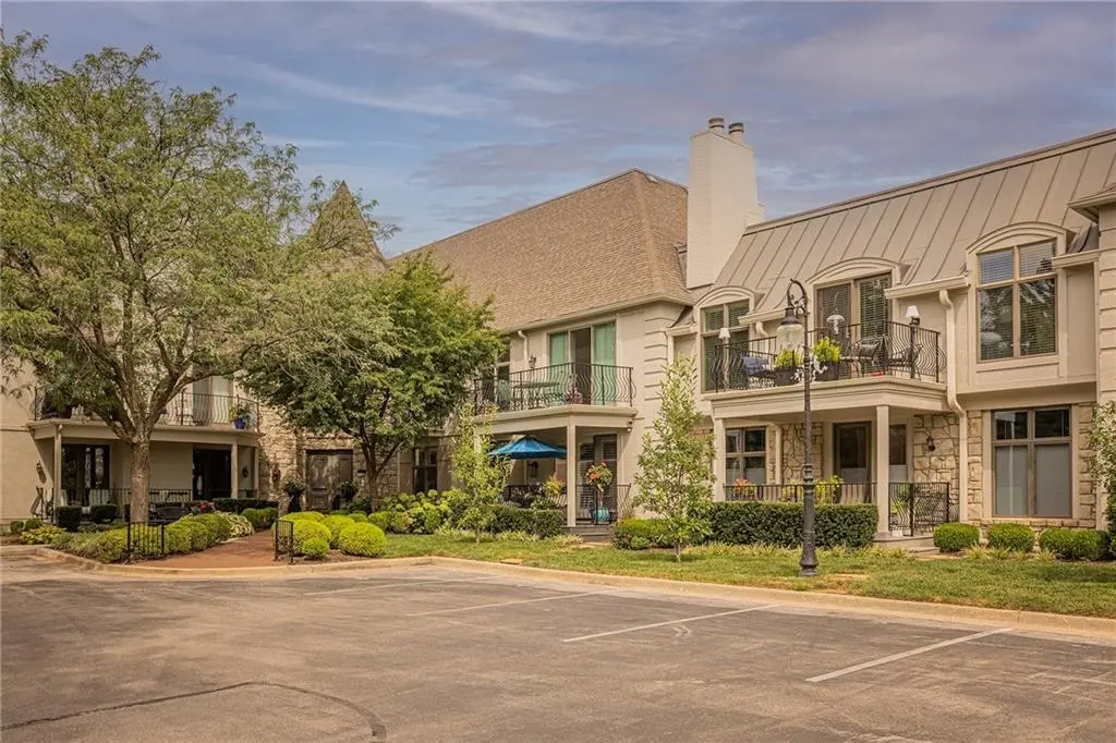9100 Lamar AVE #207, Overland Park, KS 66207