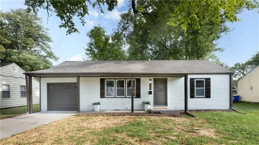 1124 E Cedar ST, Olathe, KS 66061