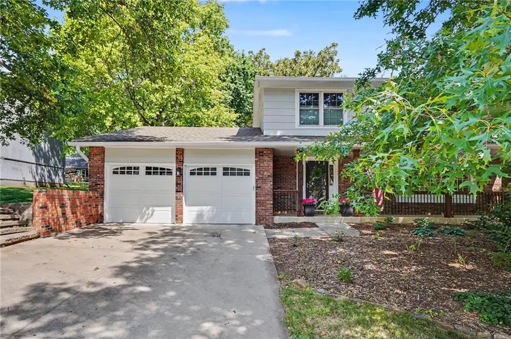 3200 Longhorn DR, Lawrence, KS 66049