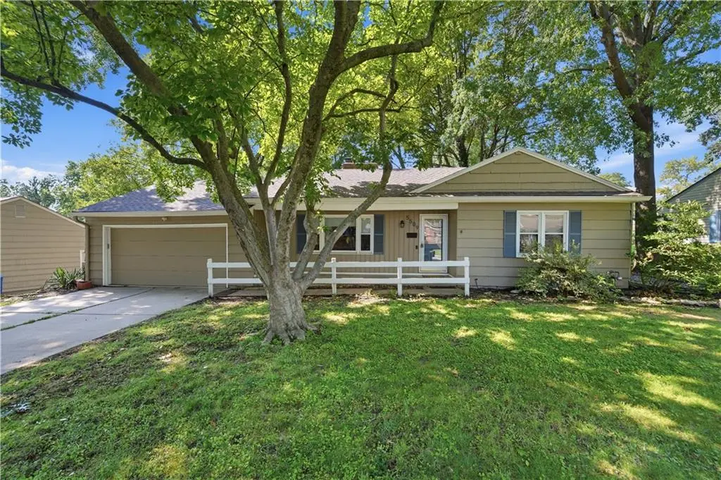5509 W 70th TER, Prairie Village, KS 66208
