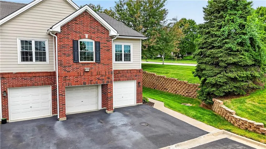11610 Tomahawk Creek Pkwy #K, Leawood, KS 66211