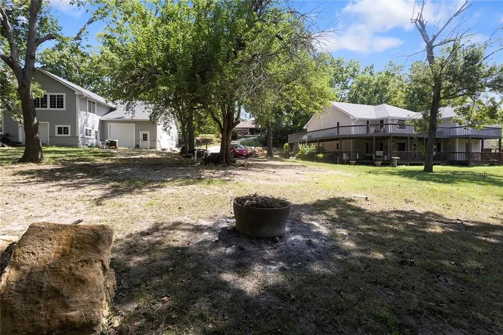 8010 Rock Creek DR, Ozawkie, KS 66070