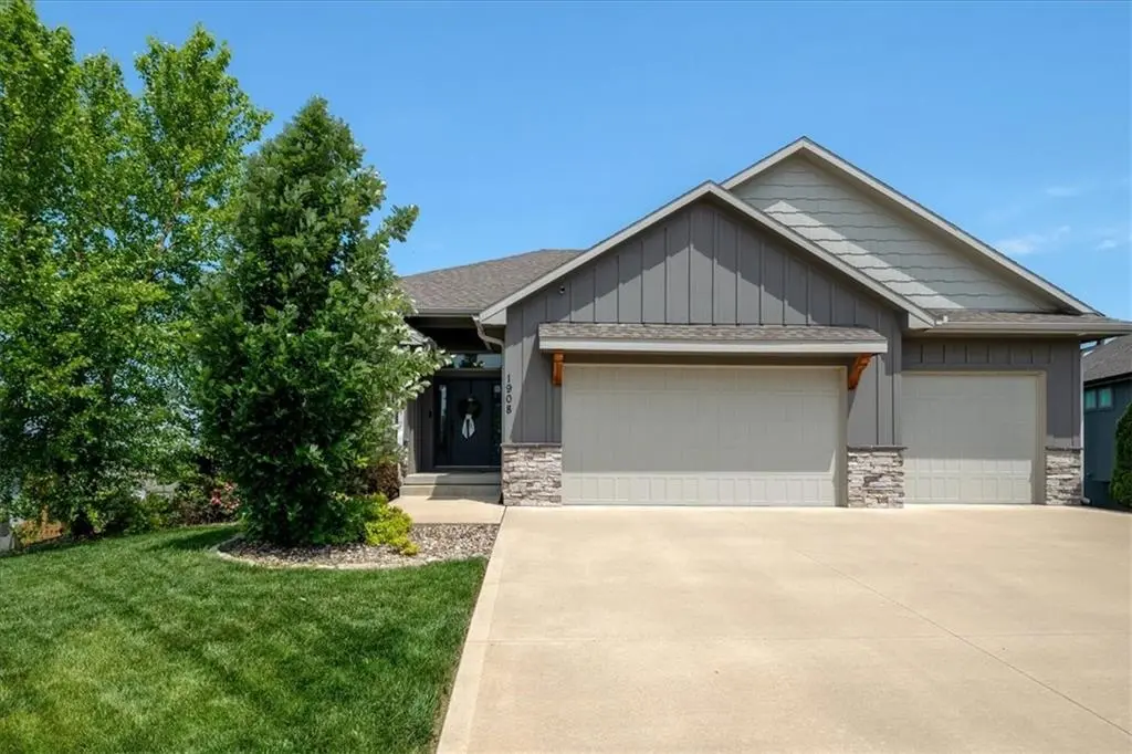 1908 NE Catalina AVE, Lee's Summit, MO 64064