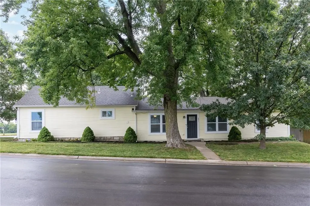 601 S Webster ST, Spring Hill, KS 66083
