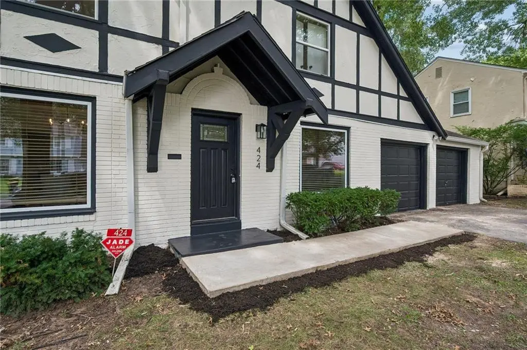 424 E 79th TER, Kansas City, MO 64131