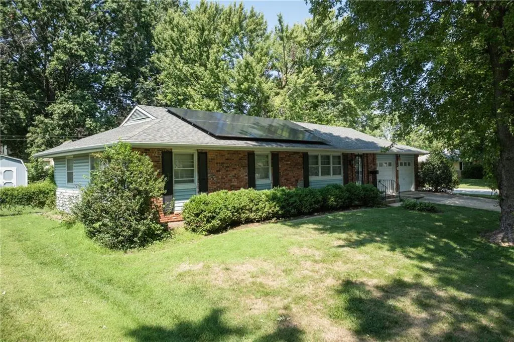 110 S Queen Ridge DR, Independence, MO 64050