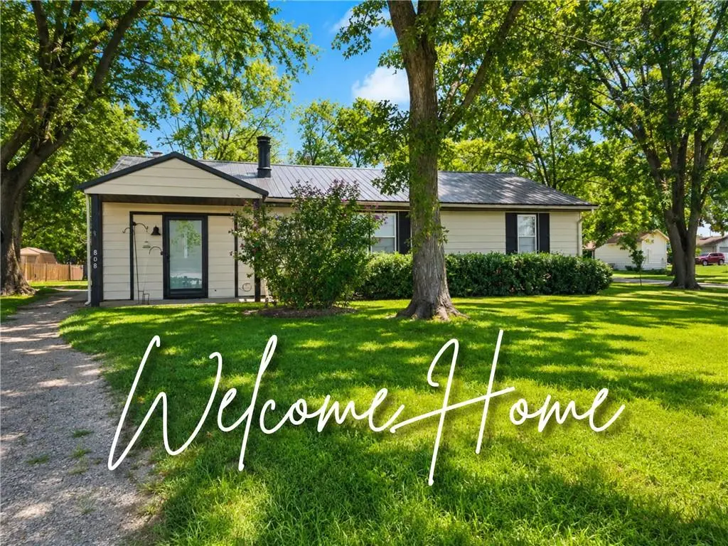 808 S State Route F HWY, Garden City, MO 64747