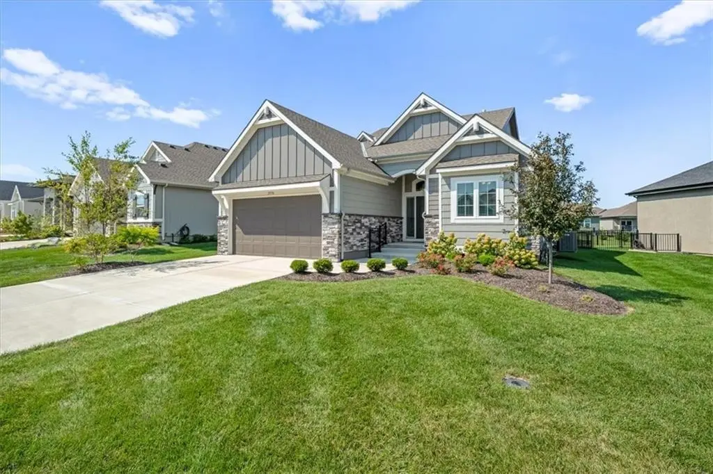 15336 W 173rd TER, Olathe, KS 66062