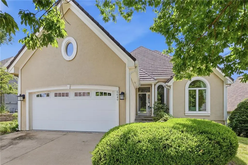 5649 NE Northgate XING, Lee's Summit, MO 64064