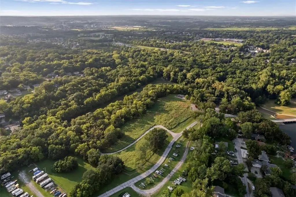 267 & 266 SW Tapawingo LN, Blue Springs, MO 64015