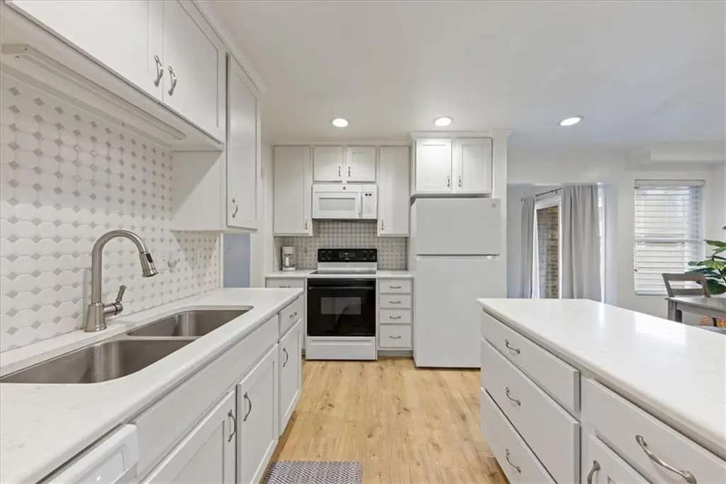 10124 W 96th ST #A, Overland Park, KS 66212