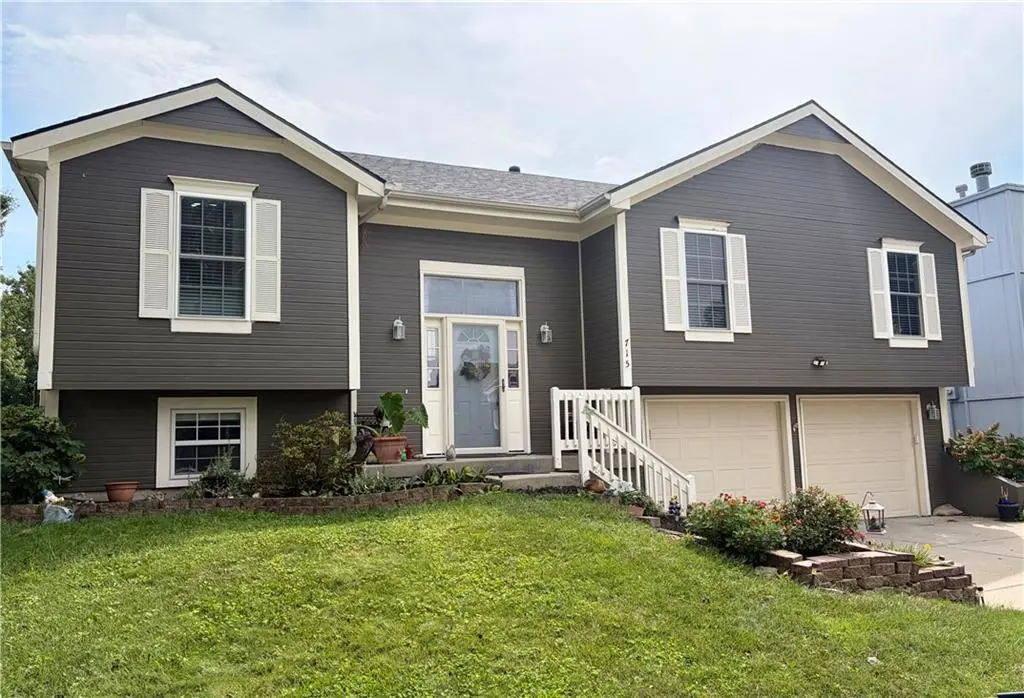 715 NE 107th TER, Kansas City, MO 64155