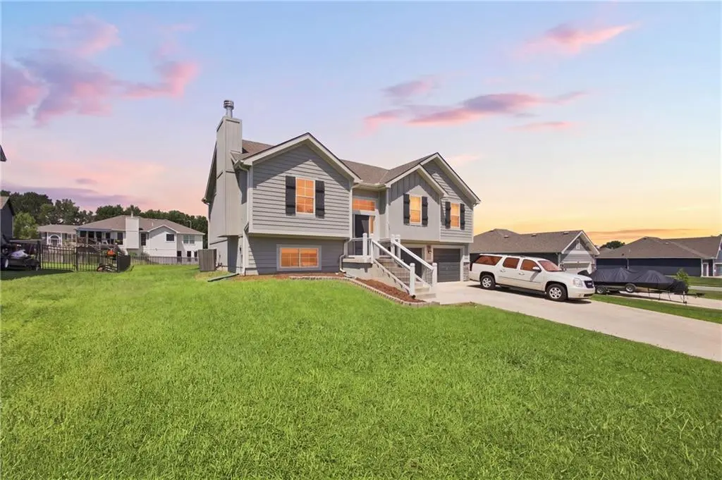 20124 W 221st ST, Spring Hill, KS 66083
