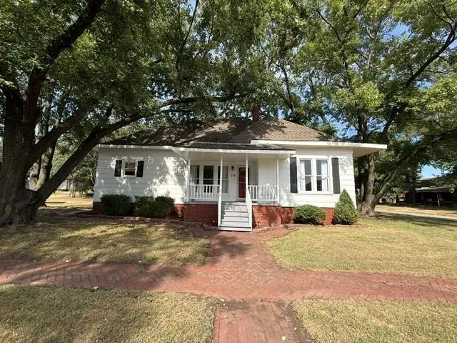729 E 4th ST, Cherryvale, KS 67335