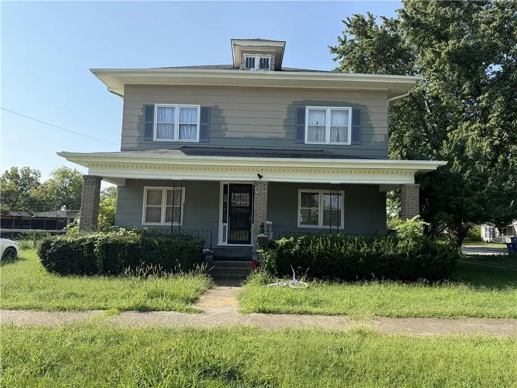 212 W Johnson ST, Gallatin, MO 64640