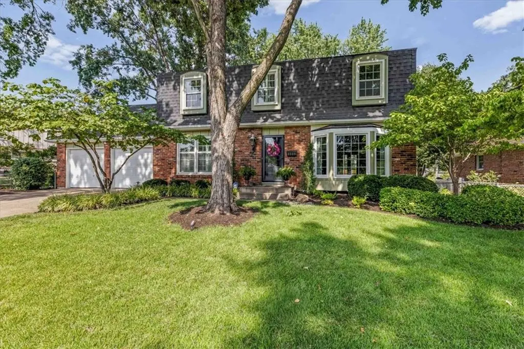 9909 Knox DR, Overland Park, KS 66212