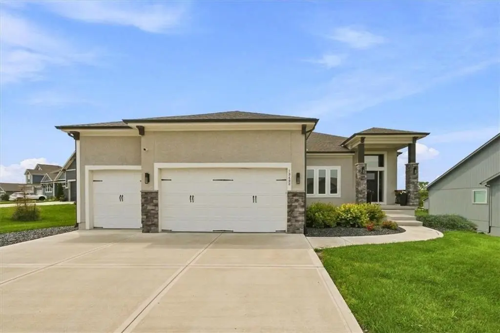 13403 W 181st TER, Overland Park, KS 66013