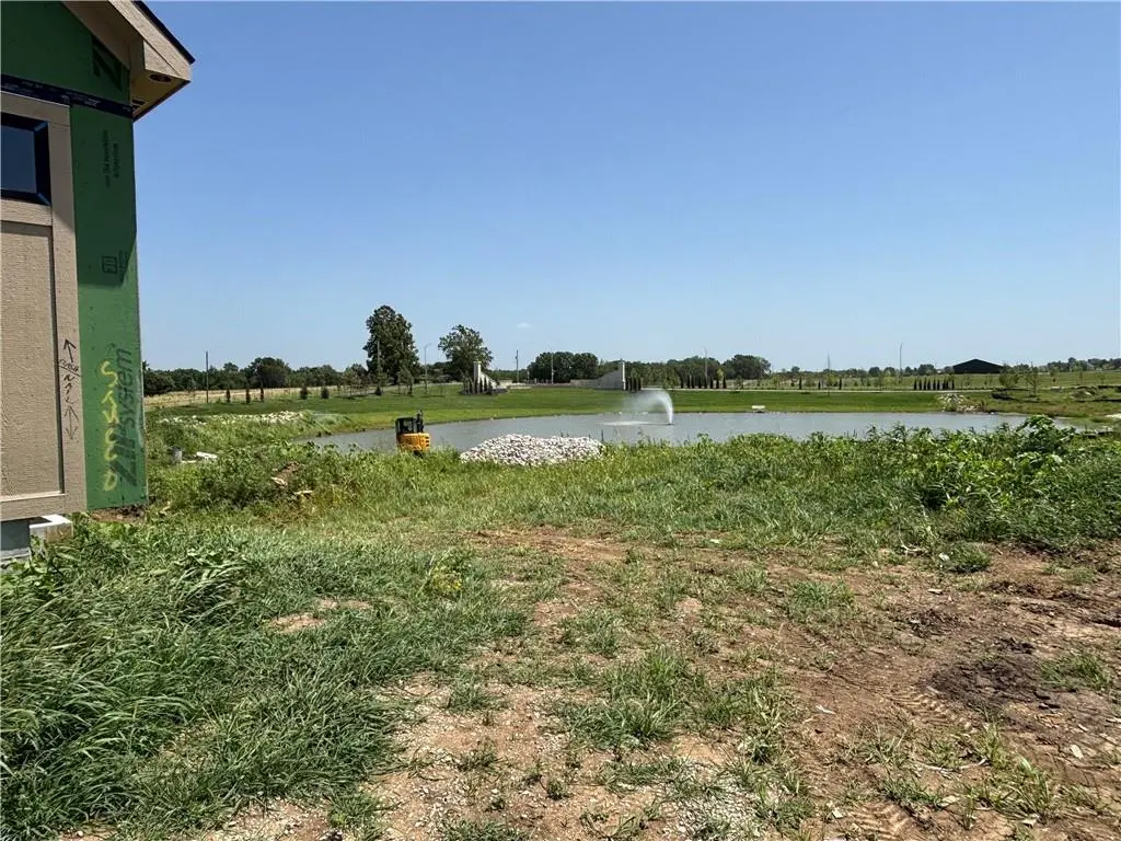 9702 W 175th TER, Overland Park, KS 66221