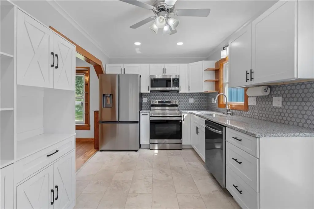 214 N Center ST, Cameron, MO 64429
