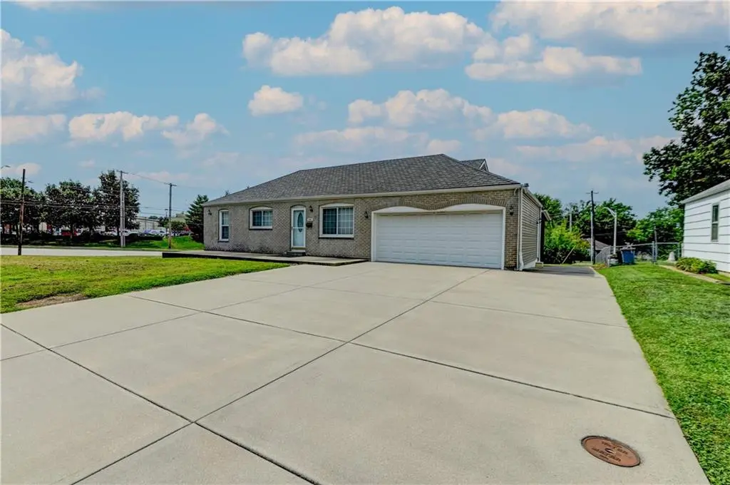 218 SW Opal DR, Lee's Summit, MO 64081