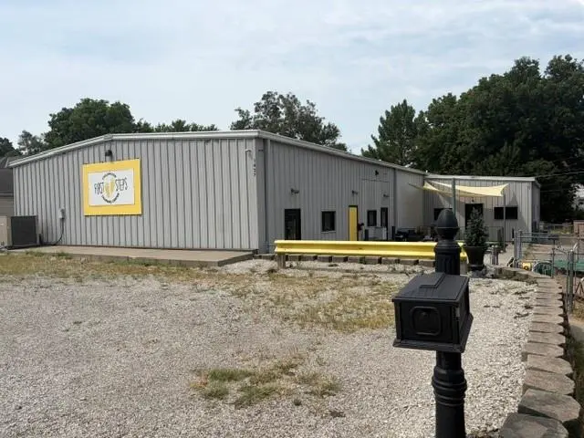 1427 Main ST, Atchison, KS 66002