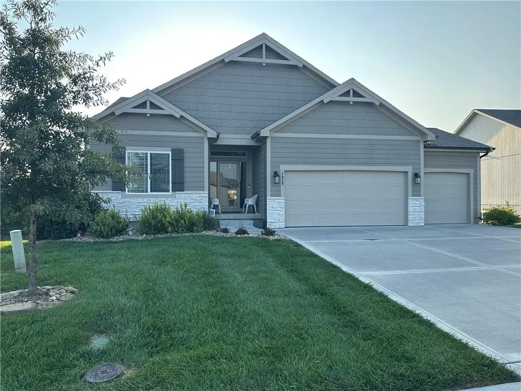 2938 SW Arboridge DR, Lee's Summit, MO 64082