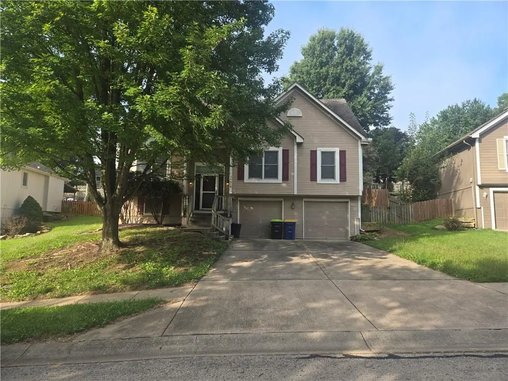 14614 Killarney LN, Smithville, MO 64089
