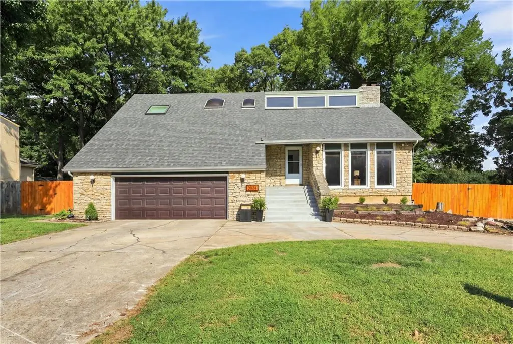 5304 Queal DR, Shawnee, KS 66203