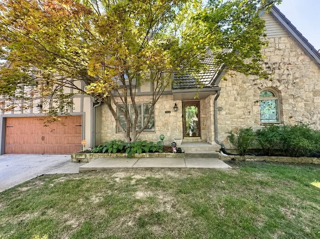 7716 Acuff LN, Lenexa, KS 66216