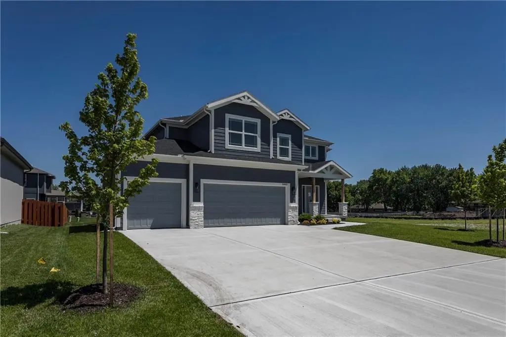 16965 S Brentwood ST, Olathe, KS 66062