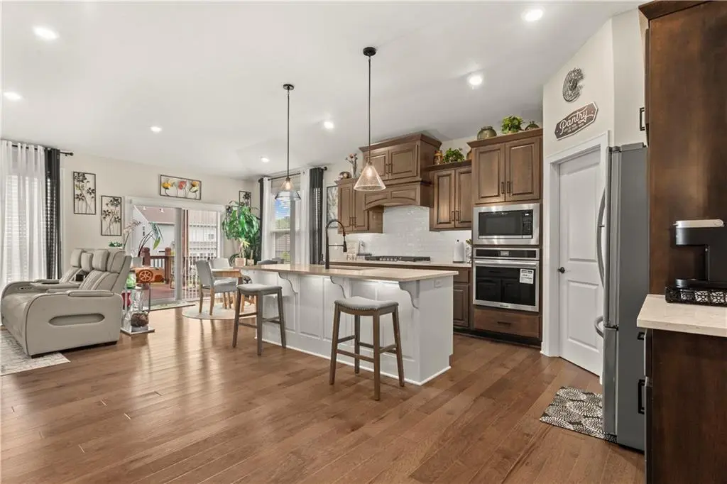 520 SE David RD, Lee's Summit, MO 64082