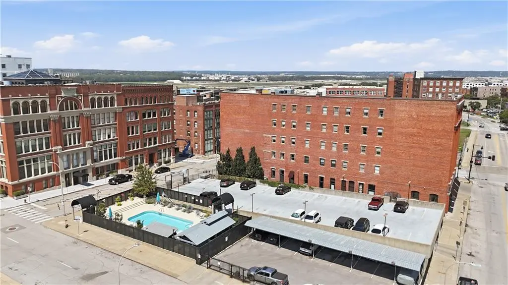 609 Central ST #1306, Kansas City, MO 64105