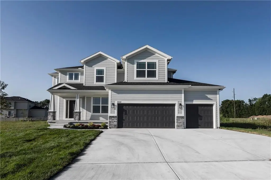 19007 W 170th TER, Olathe, KS 66062