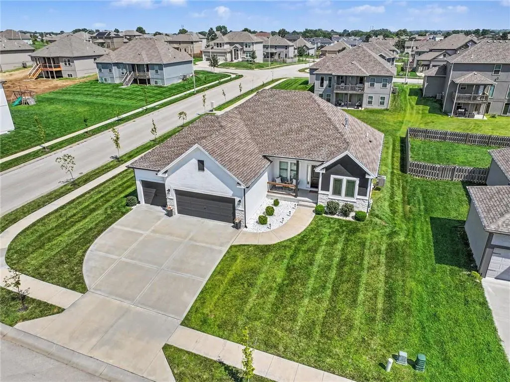10931 N Bristol AVE, Kansas City, MO 64156