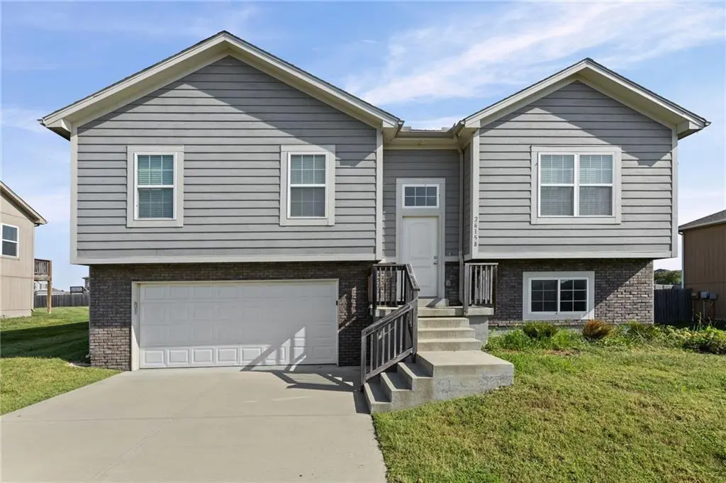 26158 W 141st CT, Olathe, KS 66061