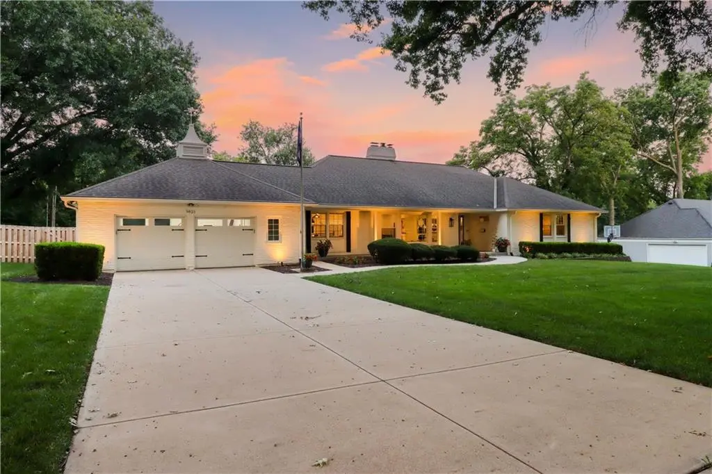 9825 Overbrook RD, Leawood, KS 66206
