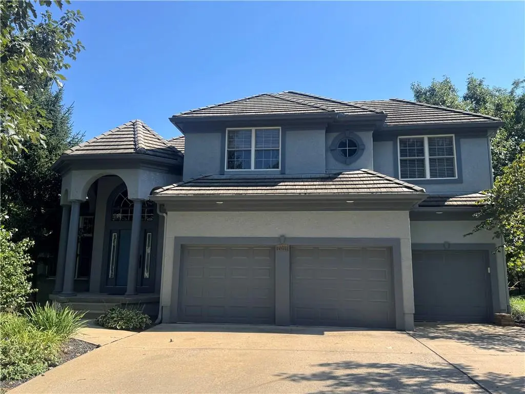 21221 W 81st PL, Lenexa, KS 66220
